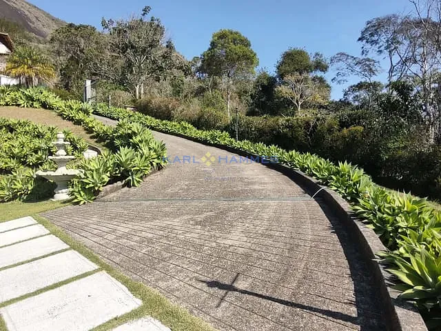 Casa com 2833m² 3 quartos e 4 banheiros, à venda, no bairro Samambaia em Petrópolis