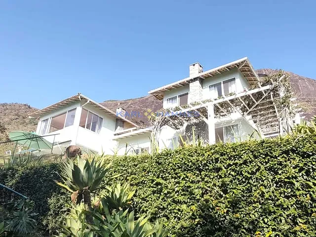 Casa com 2833m² 3 quartos e 4 banheiros, à venda, no bairro Samambaia em Petrópolis