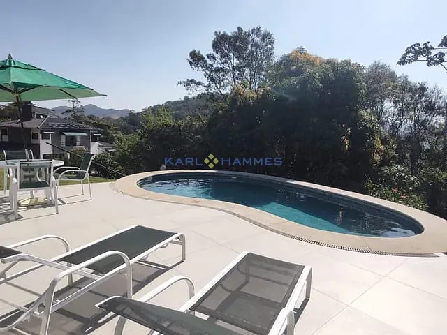 Casa com 2833m² 3 quartos e 4 banheiros, à venda, no bairro Samambaia em Petrópolis