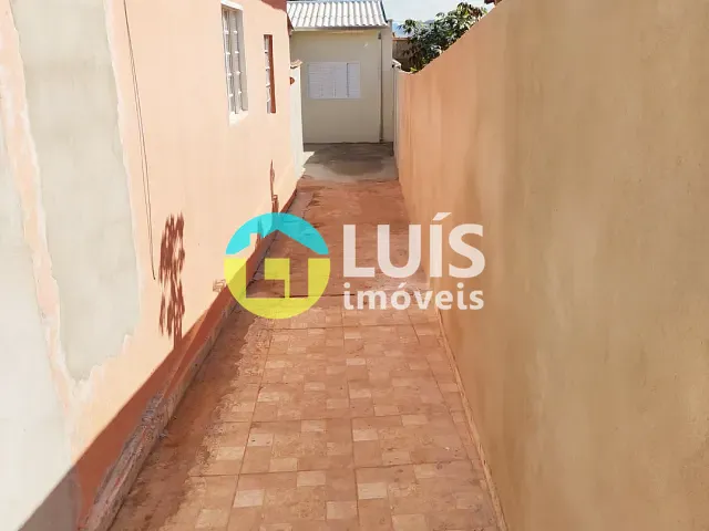 Casa 2 quartos e 1 banheiro, para alugar, no bairro BOM JESUS em Guaranésia