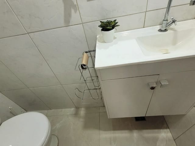 Casa com 70m² 2 quartos e 2 banheiros, à venda ou para alugar, no bairro Vila Valqueire em Rio de Janeiro