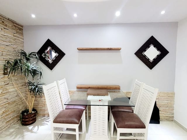 Casa com 70m² 2 quartos e 2 banheiros, à venda ou para alugar, no bairro Vila Valqueire em Rio de Janeiro