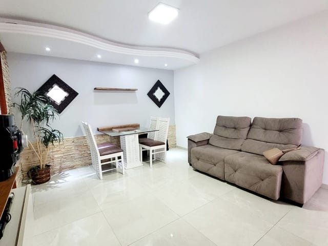 Casa com 70m² 2 quartos e 2 banheiros, à venda ou para alugar, no bairro Vila Valqueire em Rio de Janeiro