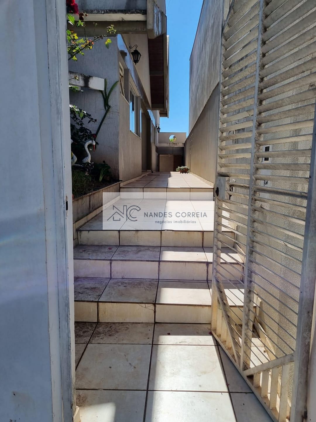 Casa à venda e aluguel com 4 quartos, 465m² - Foto 2