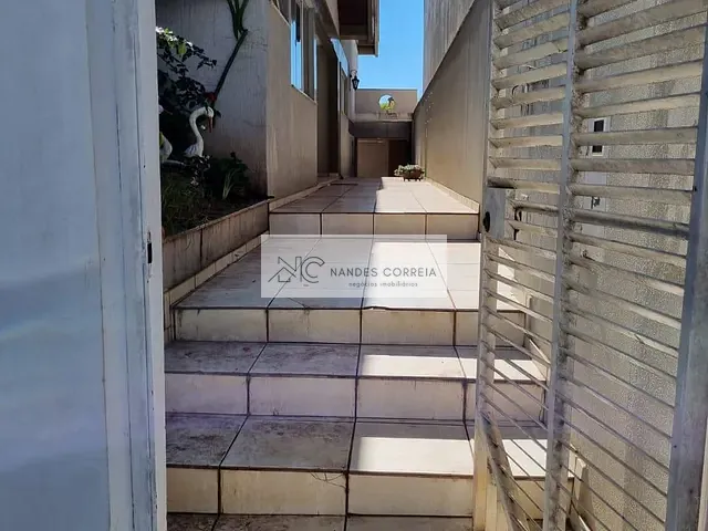 Casa 4 quartos e 4 banheiros, à venda ou para alugar, no bairro Centro em Cambé