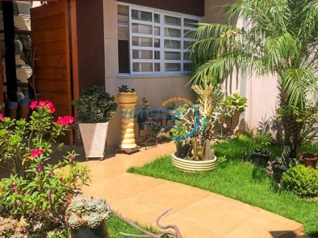 Casa com 250m² 3 quartos e 1 banheiro, à venda, no bairro Santa Mônica em Londrina