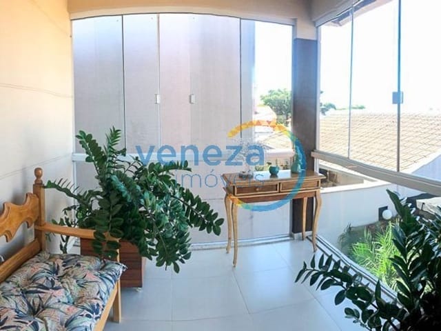Casa com 250m² 3 quartos e 1 banheiro, à venda, no bairro Santa Mônica em Londrina