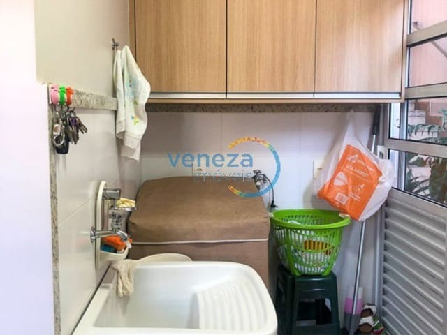 Casa com 250m² 3 quartos e 1 banheiro, à venda, no bairro Santa Mônica em Londrina