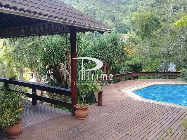 Casa com 1781m² 3 quartos e 5 banheiros, à venda, no bairro Itaipu em Niterói