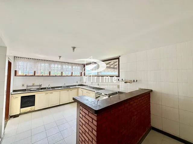 Casa com 1781m² 3 quartos e 5 banheiros, à venda, no bairro Itaipu em Niterói