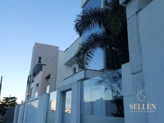 Casa 3 quartos e 3 banheiros, à venda, no bairro Praia dos Amores em Balneário Camboriú