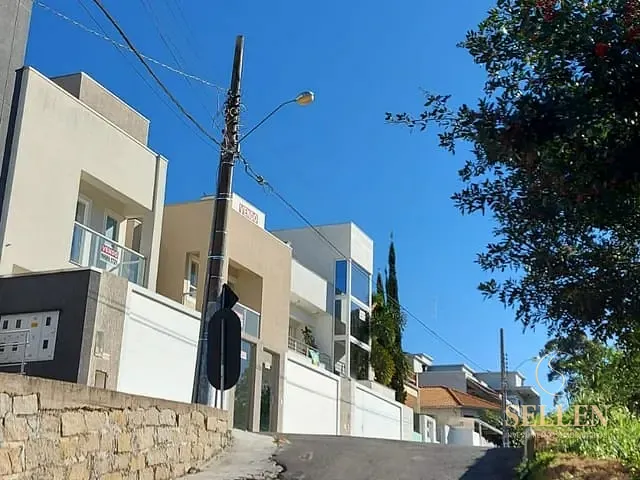 Casa 3 quartos e 3 banheiros, à venda, no bairro Praia dos Amores em Balneário Camboriú
