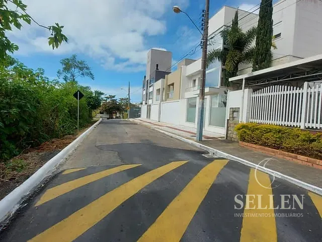 Casa 3 quartos e 3 banheiros, à venda, no bairro Praia dos Amores em Balneário Camboriú