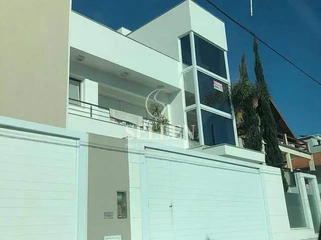 Casa 3 quartos e 3 banheiros, à venda, no bairro Praia dos Amores em Balneário Camboriú