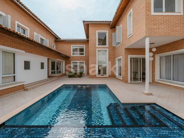 Casa com 1080m² 4 quartos e 7 banheiros, à venda, no bairro Alphaville em Santana de Parnaíba