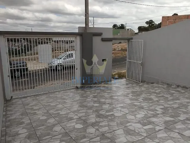 Casa 2 quartos e 2 banheiros, à venda, no bairro Jardim Carvalho em Ponta Grossa