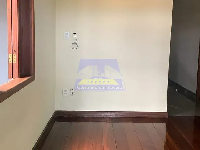 Casa com 300m² 3 quartos e 1 banheiro, para alugar, no bairro Fênix em Itabira