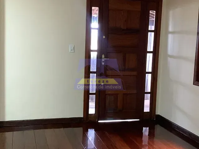 Casa com 300m² 3 quartos e 1 banheiro, para alugar, no bairro Fênix em Itabira