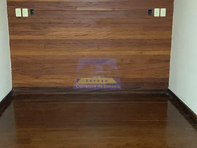 Casa com 300m² 3 quartos e 1 banheiro, para alugar, no bairro Fênix em Itabira