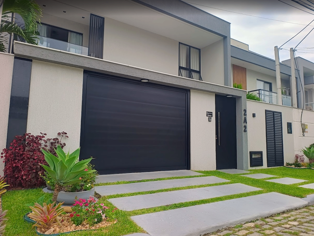 Casa 4 quartos e 5 banheiros, à venda, no bairro Vargem Pequena em Rio de Janeiro