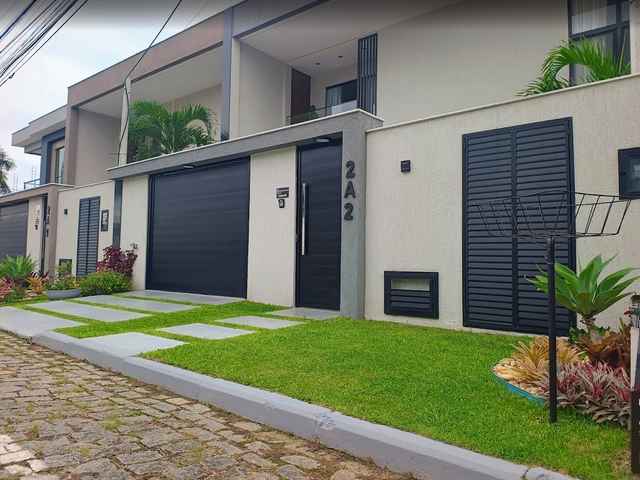 Casa 4 quartos e 5 banheiros, à venda, no bairro Vargem Pequena em Rio de Janeiro