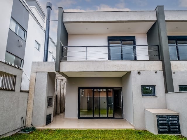 Casa 3 quartos e 4 banheiros, à venda, no bairro Cachoeira do Bom Jesus em Florianópolis