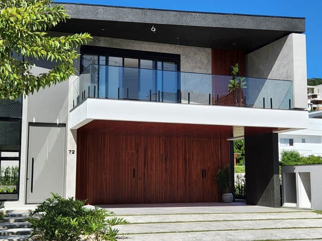 Casa com 450m² 5 quartos e 6 banheiros, à venda, no bairro Praia Brava em Itajaí