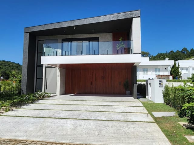 Casa com 450m² 5 quartos e 6 banheiros, à venda, no bairro Praia Brava em Itajaí