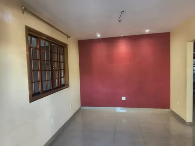 Casa com 350m² 4 quartos e 4 banheiros, à venda ou para alugar, no bairro Campo Grande em Rio de Janeiro