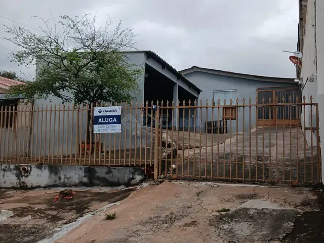 Casa 3 quartos e 1 banheiro, para alugar, no bairro Jardim Trabalhista em Apucarana