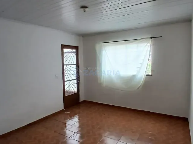 Casa 3 quartos e 1 banheiro, para alugar, no bairro Jardim Trabalhista em Apucarana
