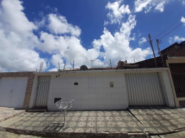 Casa com 200m² 2 quartos e 3 banheiros, à venda, no bairro Bugio em Aracaju
