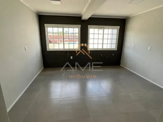Casa com 600m² 3 quartos e 2 banheiros, à venda, no bairro Laranjal em Pelotas