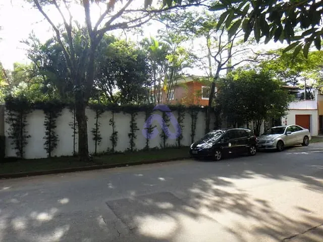 Casa com 900m² 4 quartos e 4 banheiros, à venda, no bairro Jardim Morumbi em São Paulo