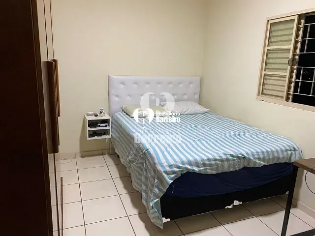 Casa 4 quartos e 3 banheiros, à venda, no bairro Milionários (Barreiro) em Belo Horizonte