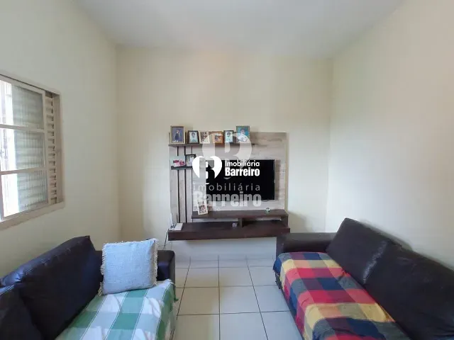 Casa 4 quartos e 3 banheiros, à venda, no bairro Milionários (Barreiro) em Belo Horizonte