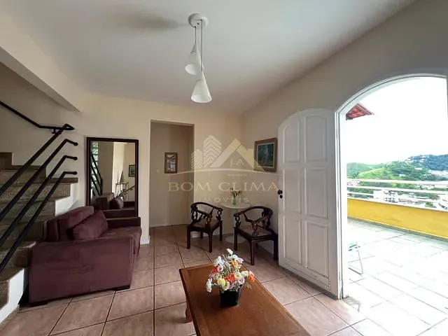 Casa 7 quartos e 2 banheiros, à venda, no bairro Quintas das Avenidas em Juiz de Fora