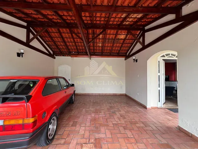 Casa 7 quartos e 2 banheiros, à venda, no bairro Quintas das Avenidas em Juiz de Fora