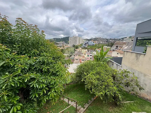 Casa 7 quartos e 2 banheiros, à venda, no bairro Quintas das Avenidas em Juiz de Fora