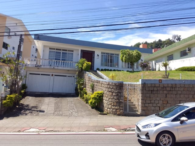 Casa com 1070m² 4 quartos e 2 banheiros, à venda, no bairro Saco dos Limões em Florianópolis