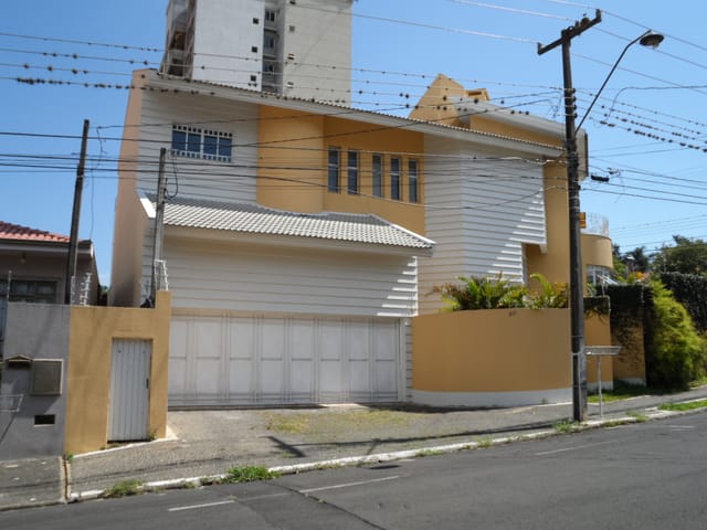 Casa com 391m² 4 quartos e 6 banheiros, à venda, no bairro Centro em Ponta Grossa