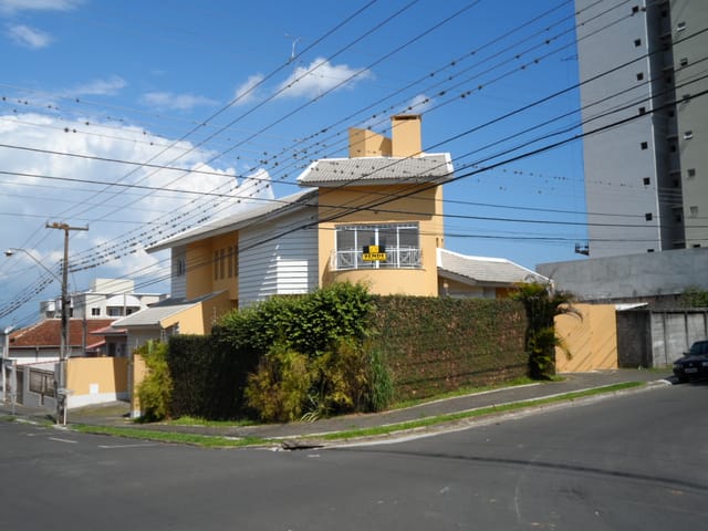 Casa com 391m² 4 quartos e 6 banheiros, à venda, no bairro Centro em Ponta Grossa