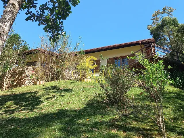 Casa com 860m² 3 quartos e 2 banheiros, à venda, no bairro Debossan em Nova Friburgo