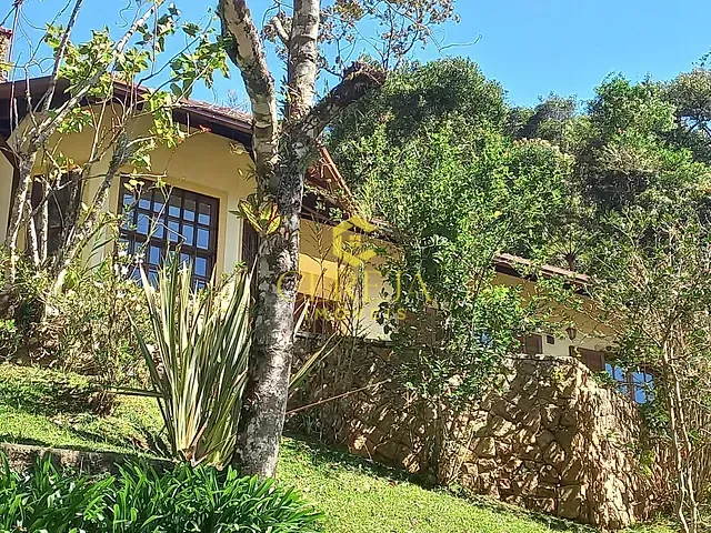 Casa com 860m² 3 quartos e 2 banheiros, à venda, no bairro Debossan em Nova Friburgo