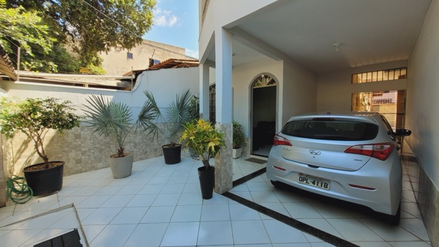 Casa 3 quartos e 4 banheiros, à venda, no bairro JK II em Governador Valadares