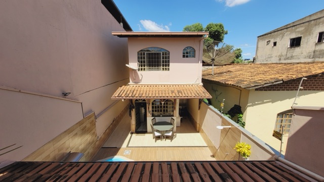 Casa 3 quartos e 4 banheiros, à venda, no bairro JK II em Governador Valadares
