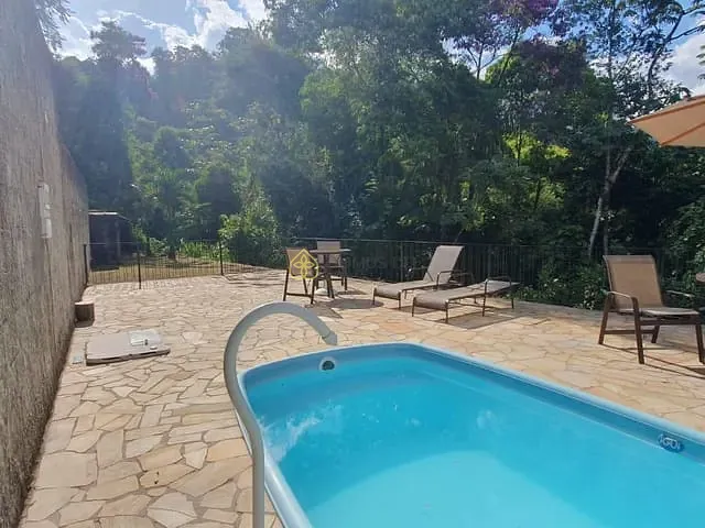 Casa com 150m² 2 quartos e 3 banheiros, à venda, no bairro Penedo em Itatiaia