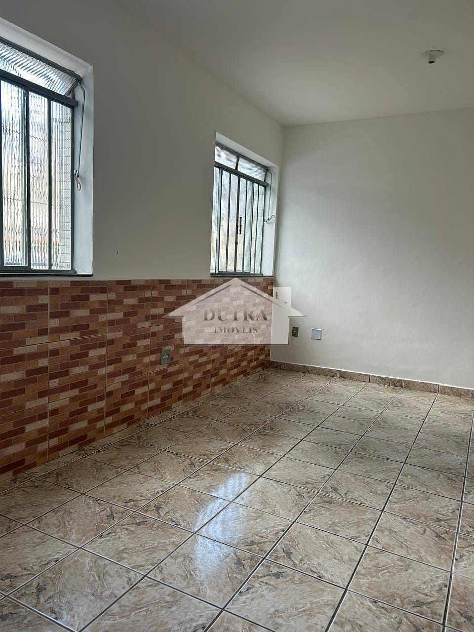 Casa para alugar com 3 quartos, 87m² - Foto 2