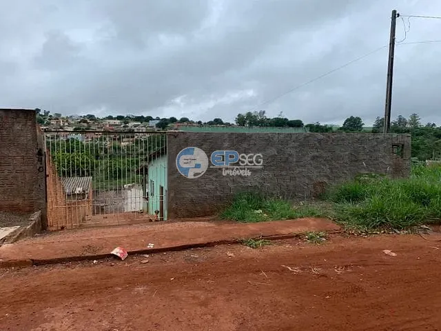 Casa com 254m² 2 quartos e 1 banheiro, à venda, no bairro Colinas em Londrina