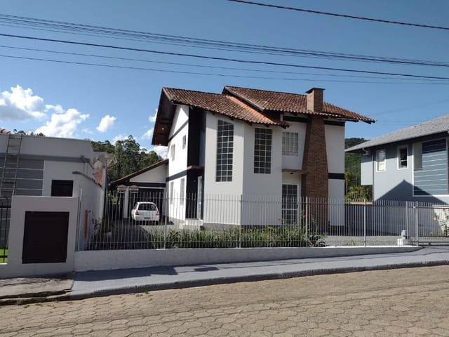 Casa 6 quartos e 2 banheiros, à venda, no bairro Centro em Pomerode